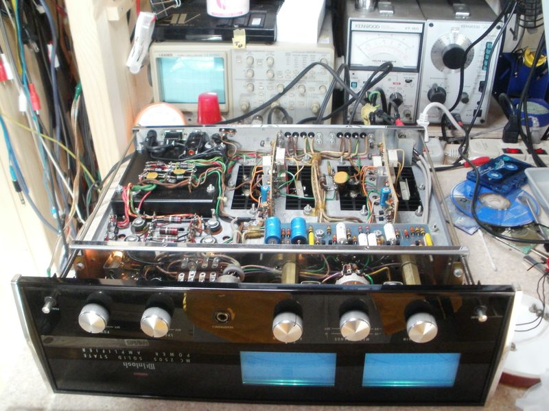 マッキントッシュ アンプ修理作業中
